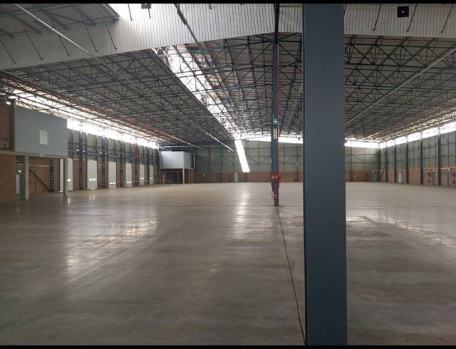 8,300M² WAREHOUSE TO LET IN AIRPORT PARK